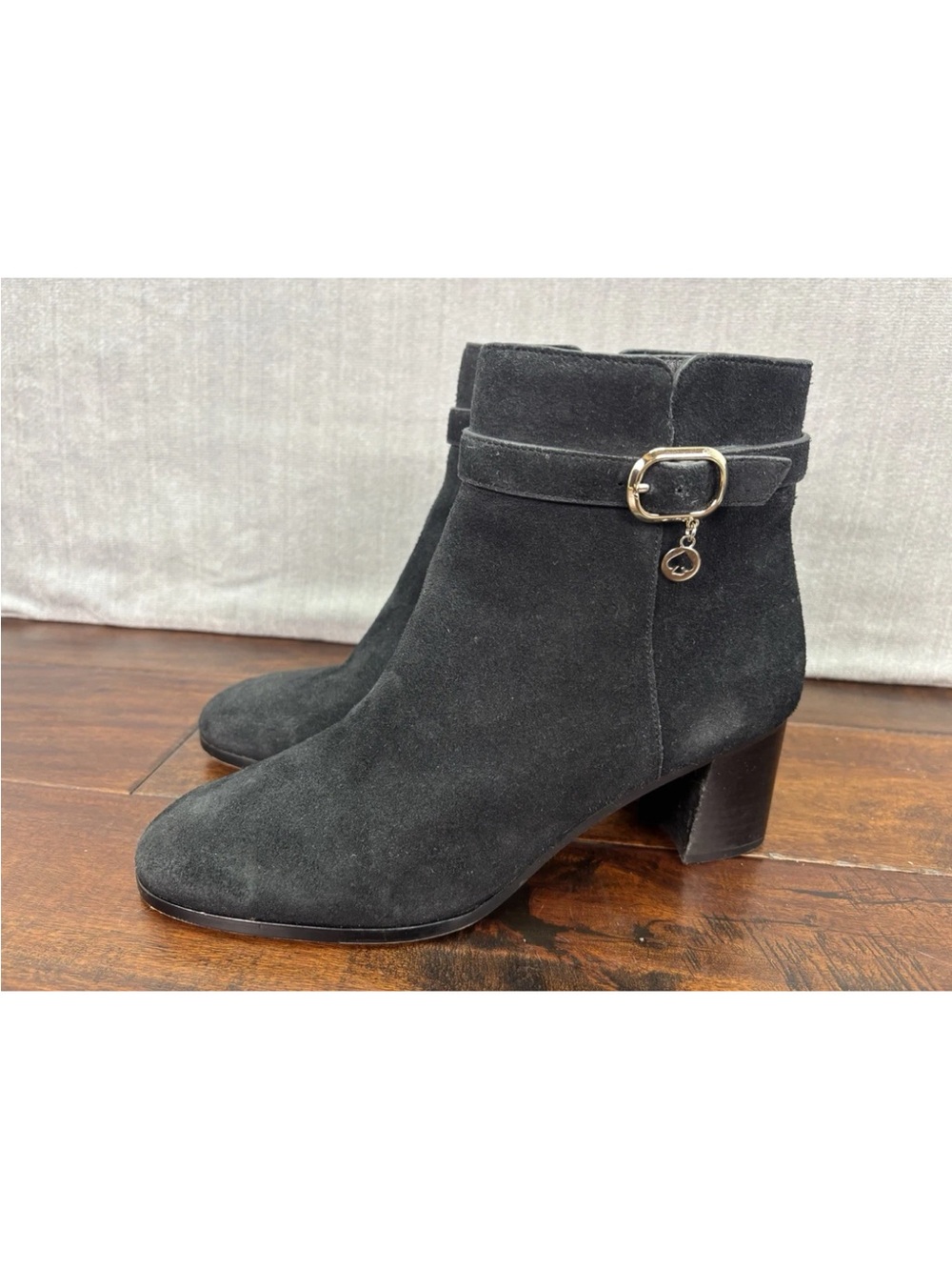 Kate Spade Blaire Black Suede Block Heel Ankle Boot 8b Silver Charm Zip Up